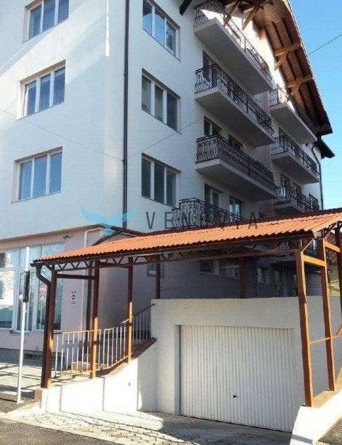 Apartament 3 camere 160 mp - Etaj 1/ - Calea Dumbravii
