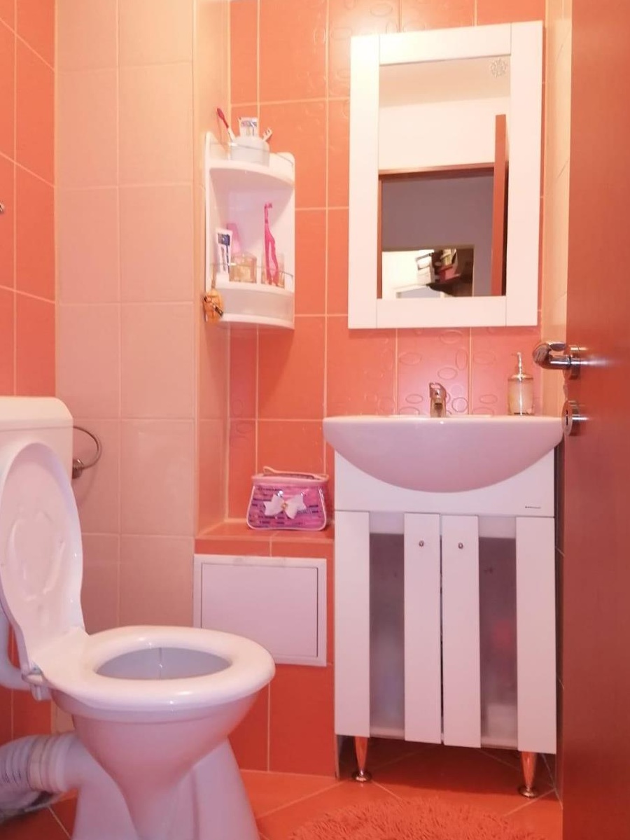 Apartament 3 camere, 2 bai, 2 balcoane, zona Dambovita - Sagului