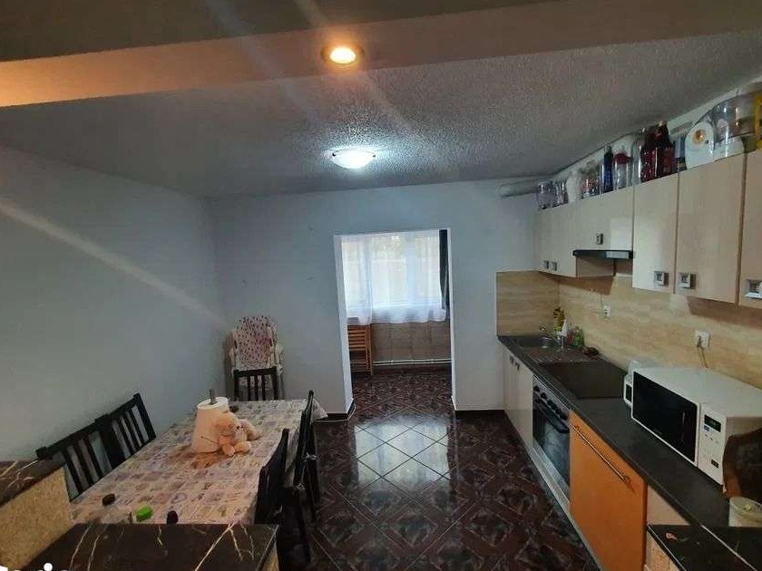 Apartament 3 camere ~ 68 mp ~ parter, BRADET