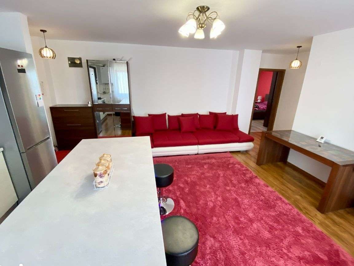 Apartament 3 camere, aer conditionat, balcon, pret usor negociabil
