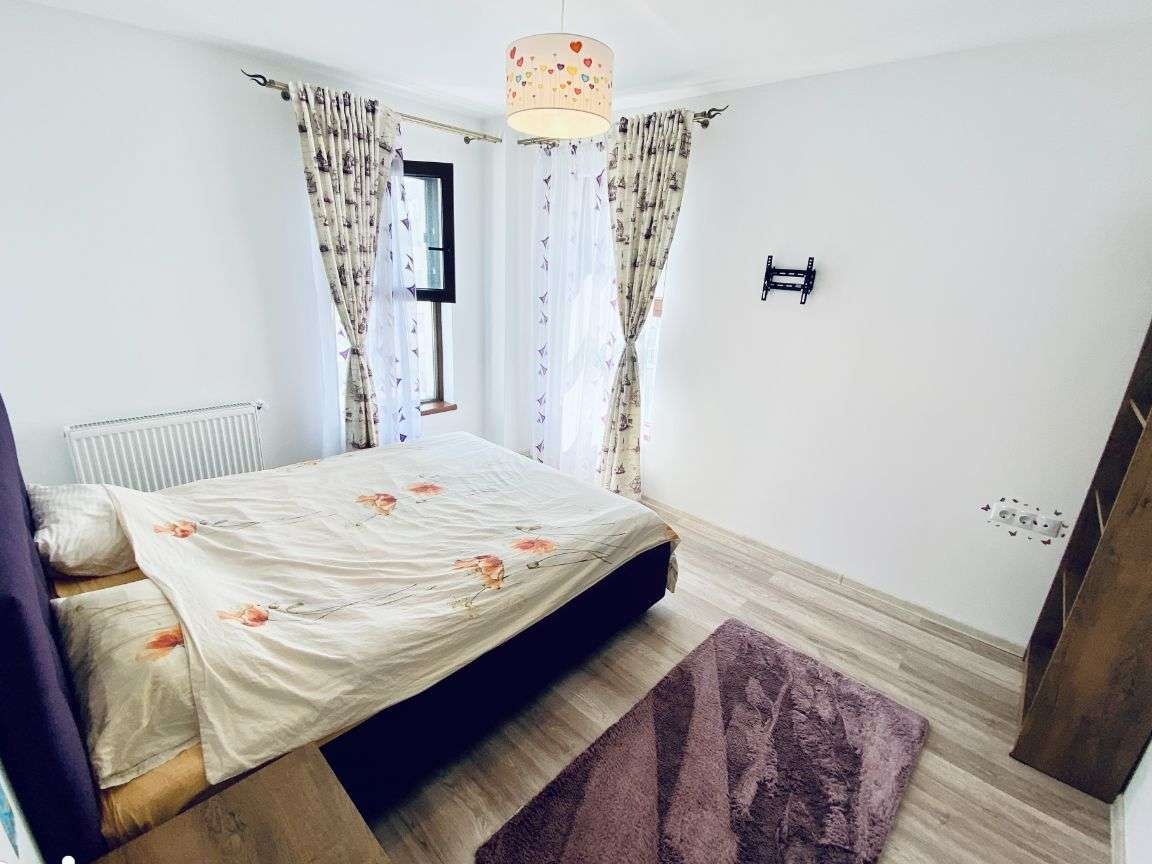 Apartament 3 camere, aer conditionat, balcon, pret usor negociabil