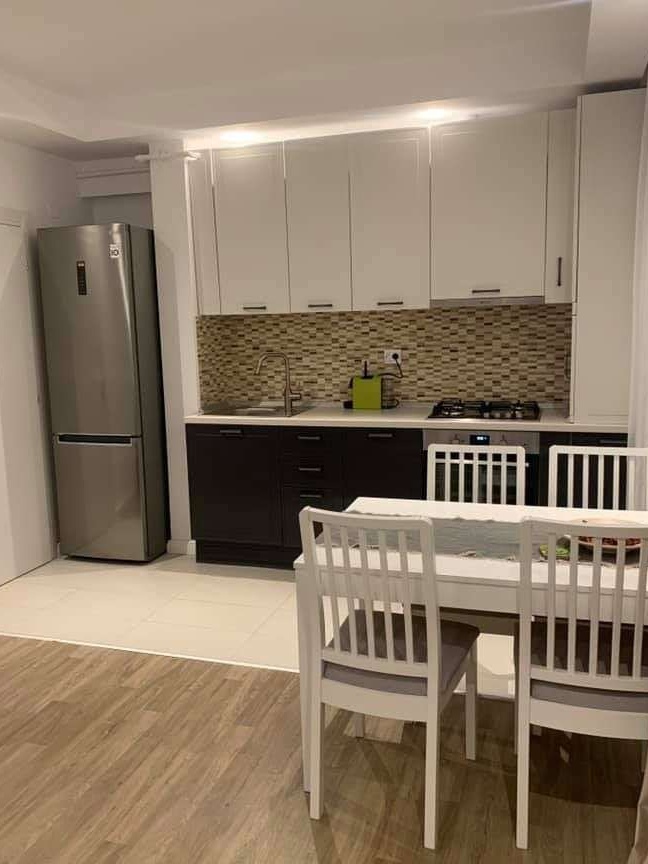 Apartament 3 camere, balcon, loc de PARCARE, in Cosmopolis !