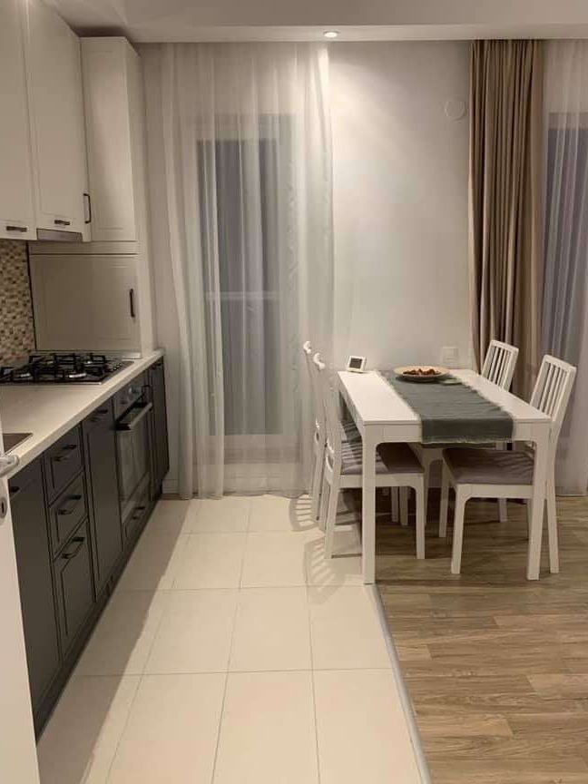 Apartament 3 camere, balcon, loc de PARCARE, in Cosmopolis !