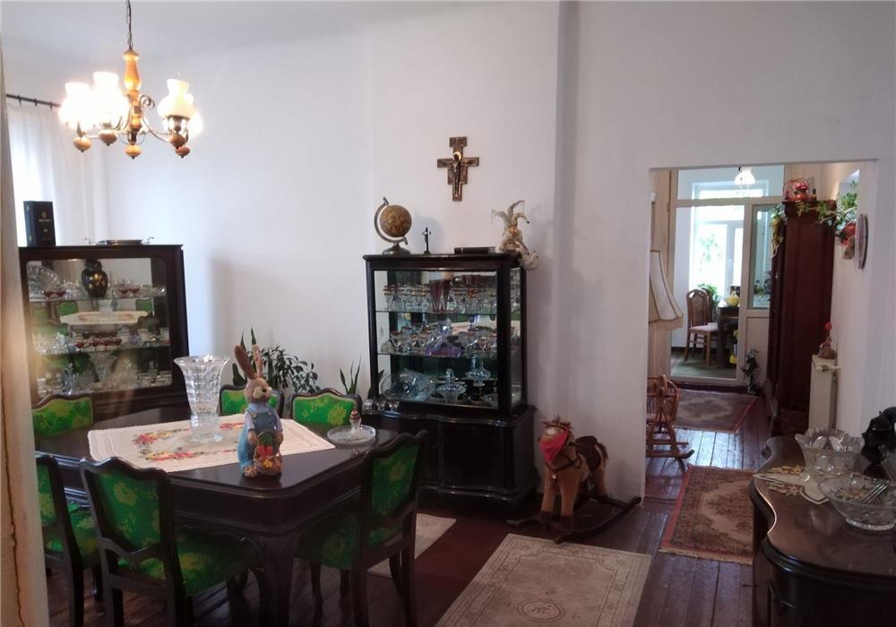 Apartament 3 camere casa centru