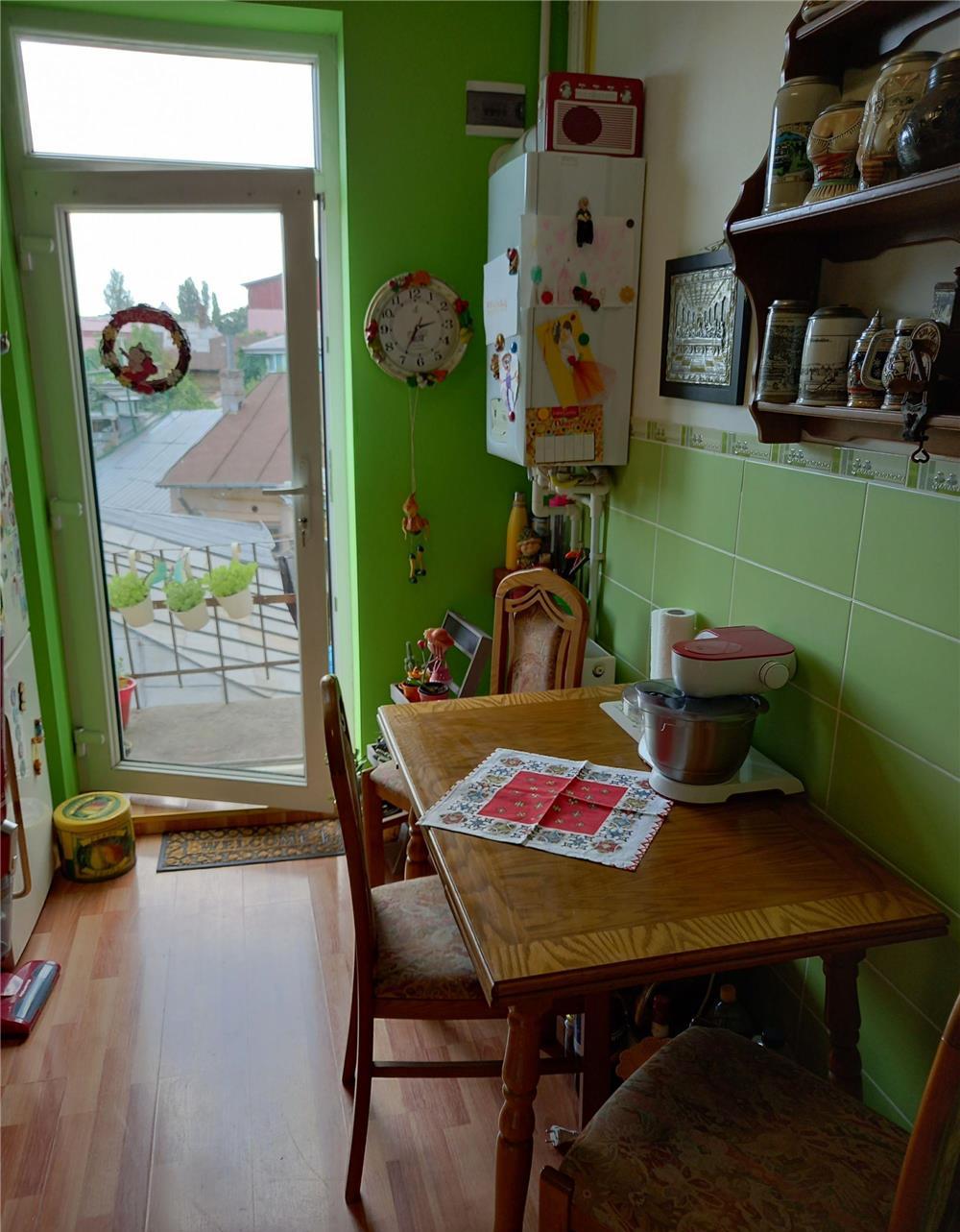 Apartament 3 camere casa centru