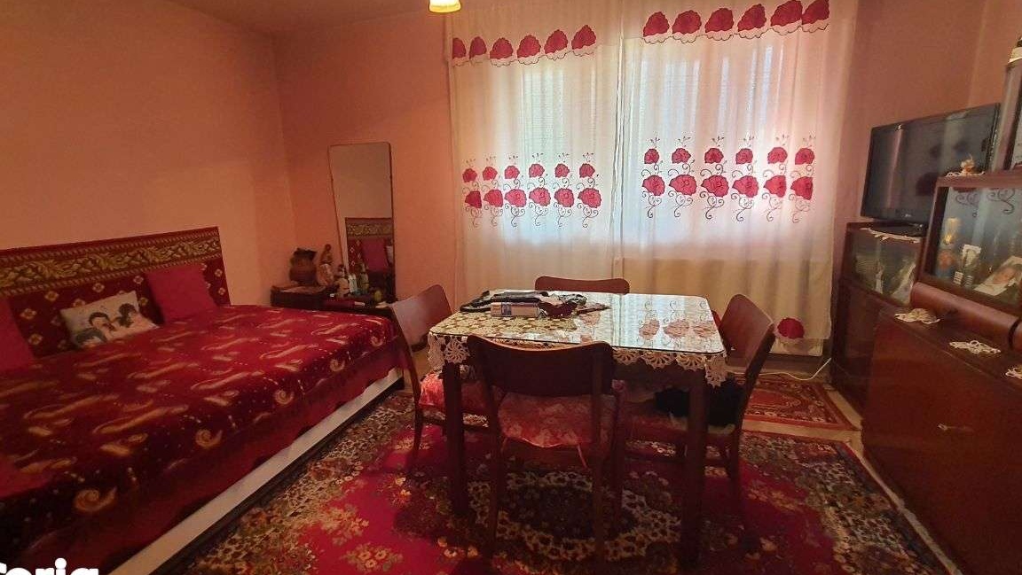 Apartament 3 camere, Dambu, decomandat