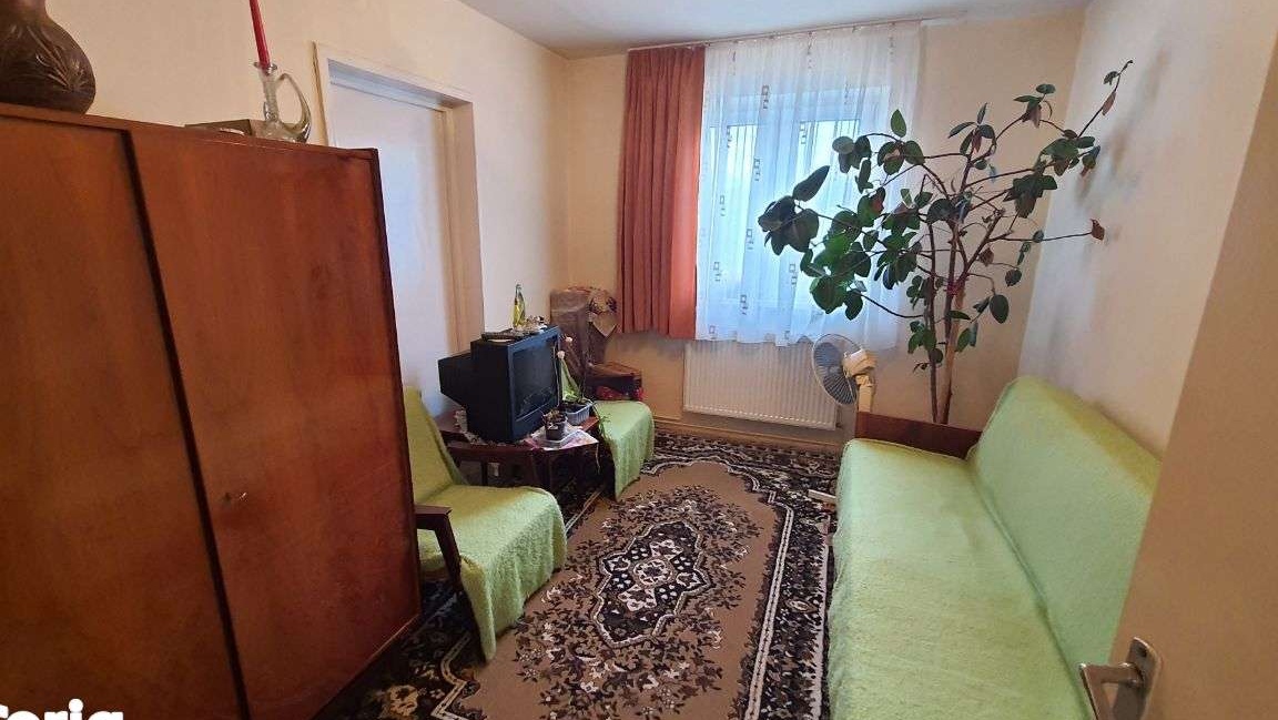 Apartament 3 camere, Dambu, decomandat