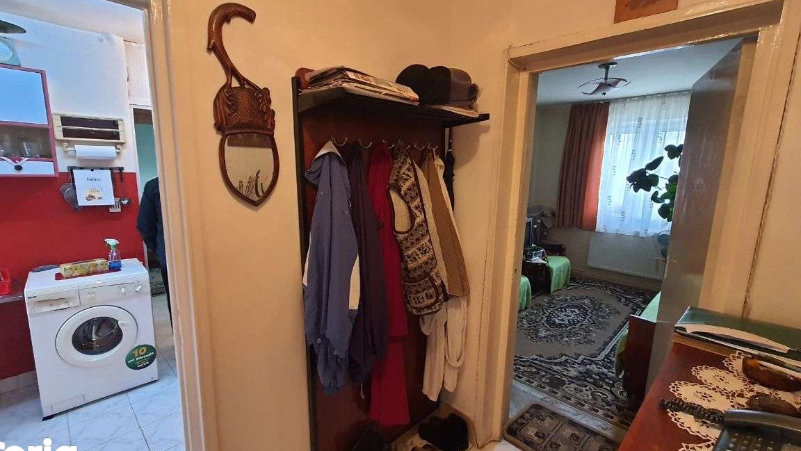 Apartament 3 camere, Dambu, decomandat