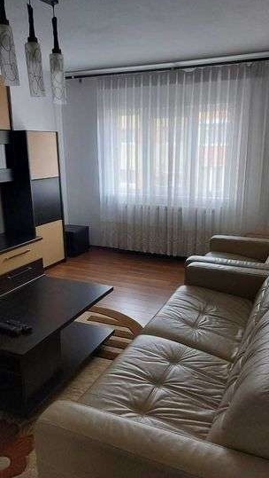 apartament 3 camere de inchiriat