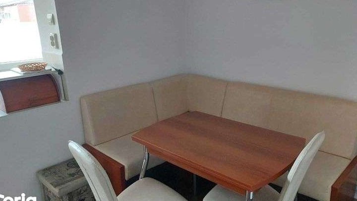 apartament 3 camere de inchiriat