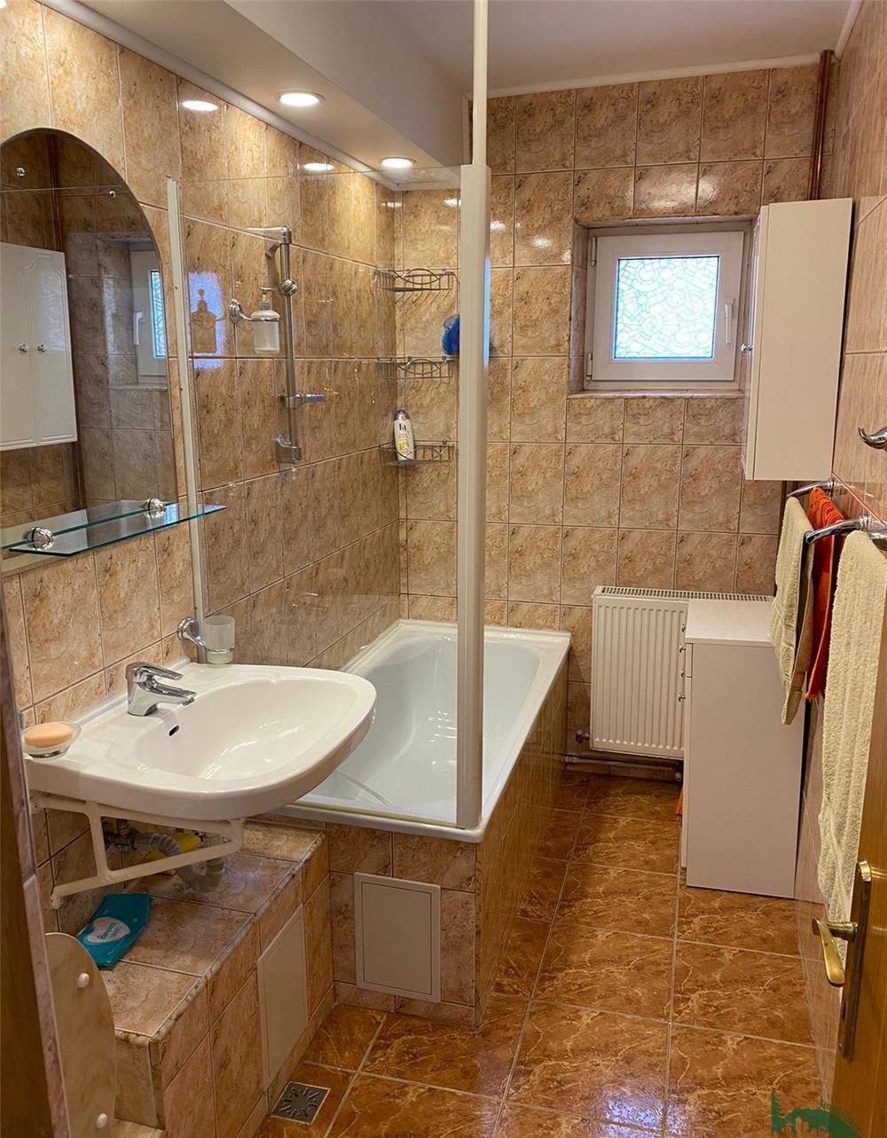 Apartament 3 camere de vanzare in Busteni