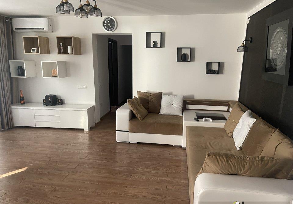 Apartament 3 camere de vanzare Margeanului