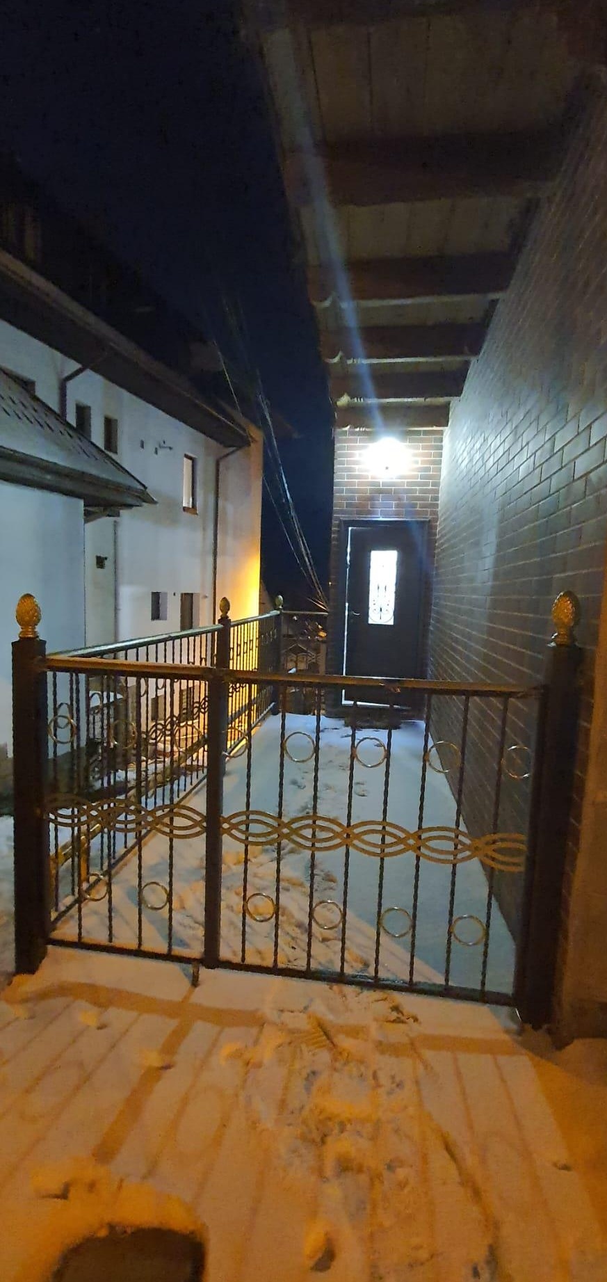 Apartament 3 camere de vanzare situat la parterul unei vile zona castelul Peles