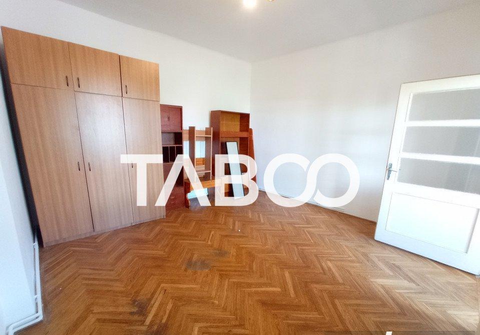 Apartament 3 camere de vanzare terasa si curte zona Trei Stejari Sibiu