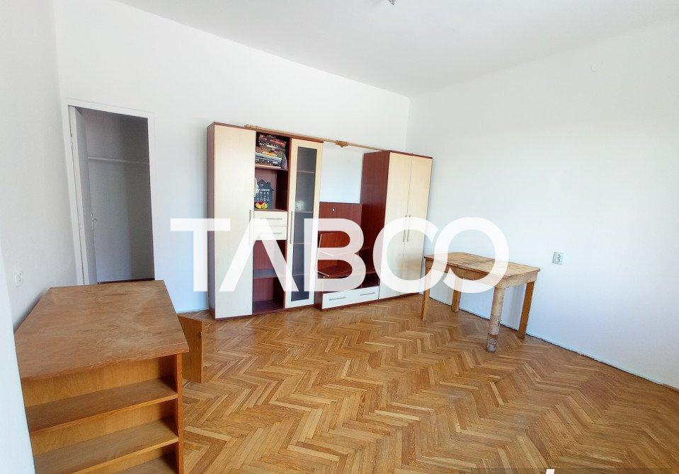 Apartament 3 camere de vanzare terasa si curte zona Trei Stejari Sibiu