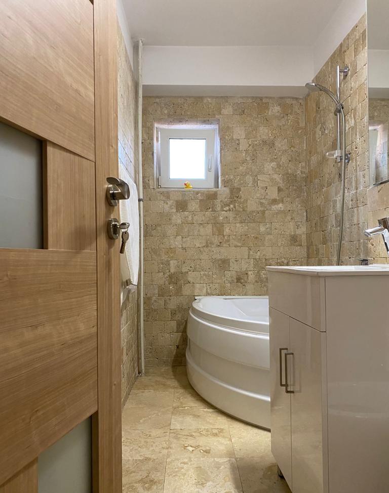 Apartament 3 camere decomandat 68 mp renovat Metrou Tineretului Timpuri Noi Strada Viorele 30 bl 20A
