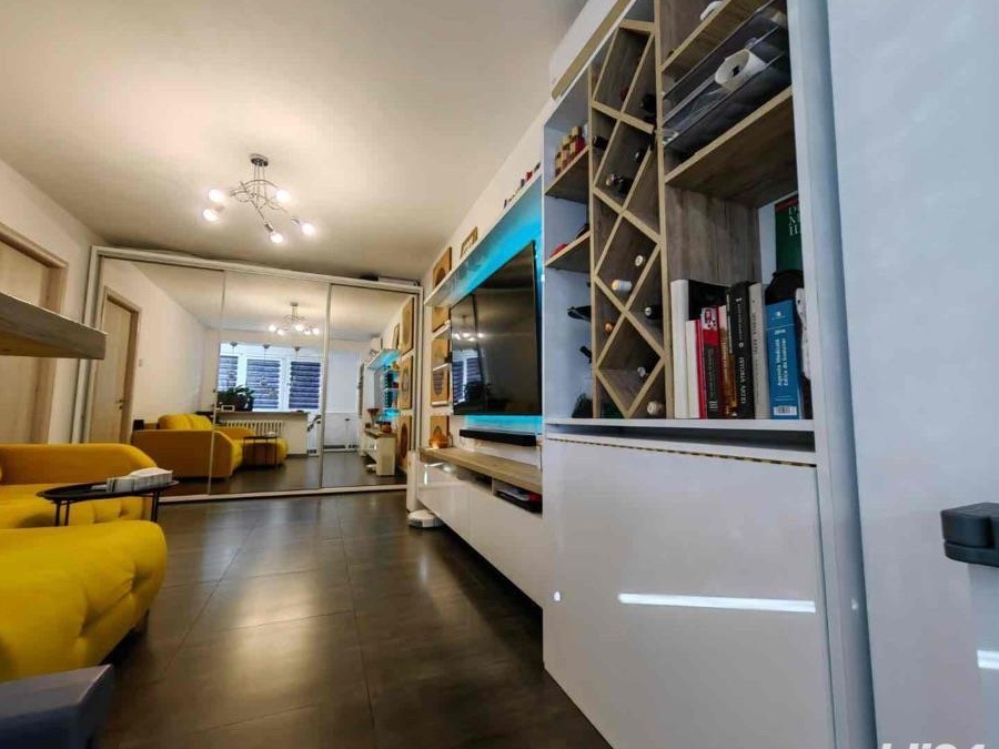 Apartament 3 camere decomandat Auchan Vitan