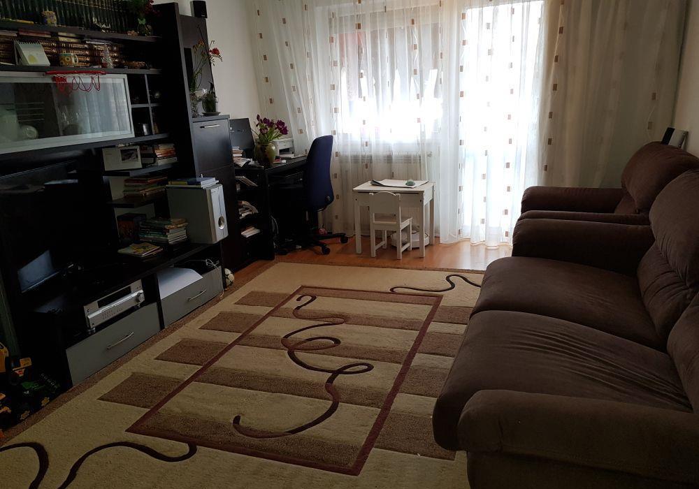 Apartament 3 camere, decomandat, foarte bun