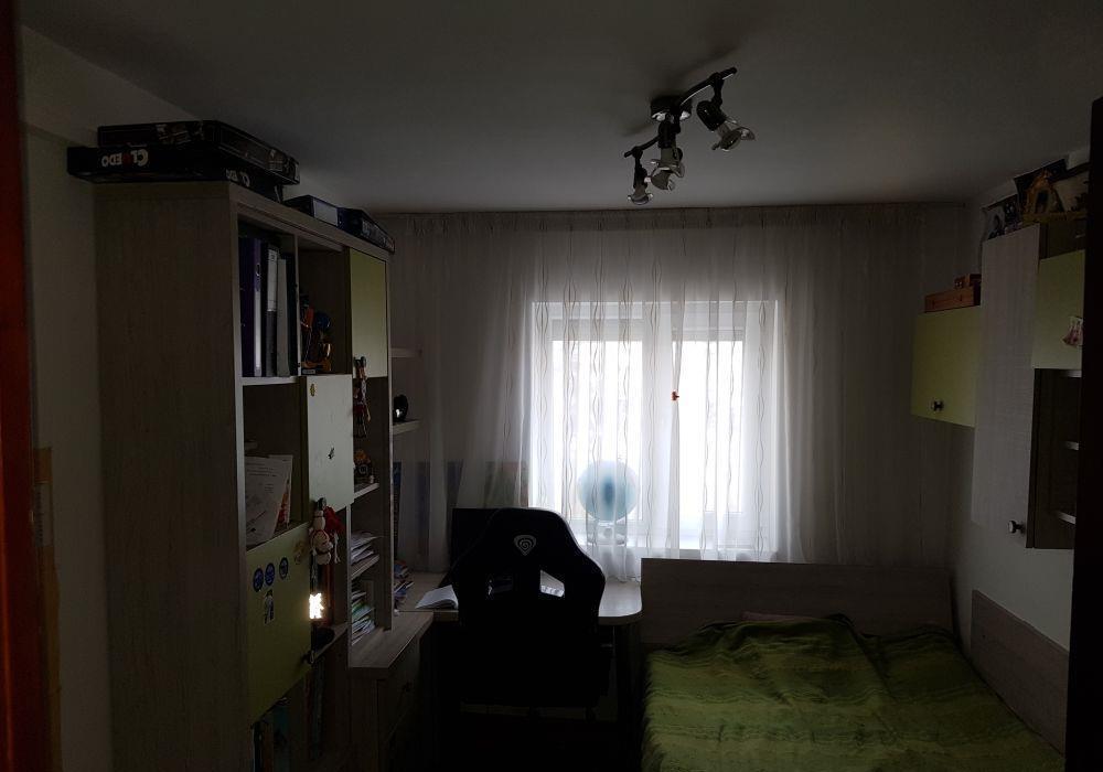 Apartament 3 camere, decomandat, foarte bun
