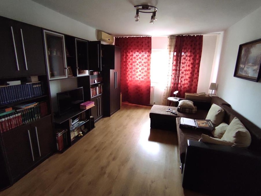 Apartament 3 camere decomandat, strada Alion