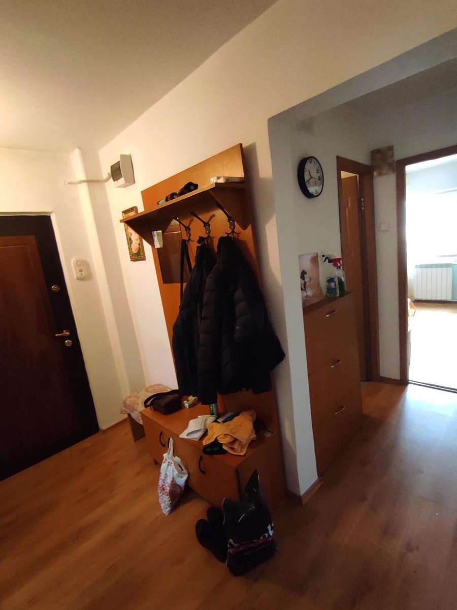 Apartament 3 camere decomandat, strada Alion