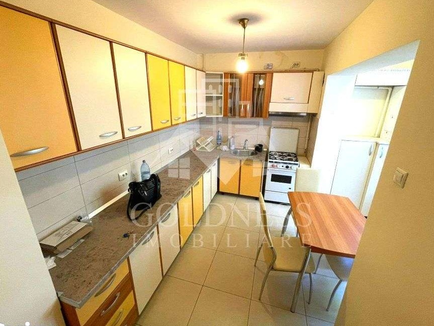 apartament 3 camere decomandate Andrei Muresanu semicentral