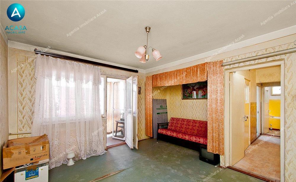 Apartament 3 camere decomandate zona Piata Centrala suprafata 65mp