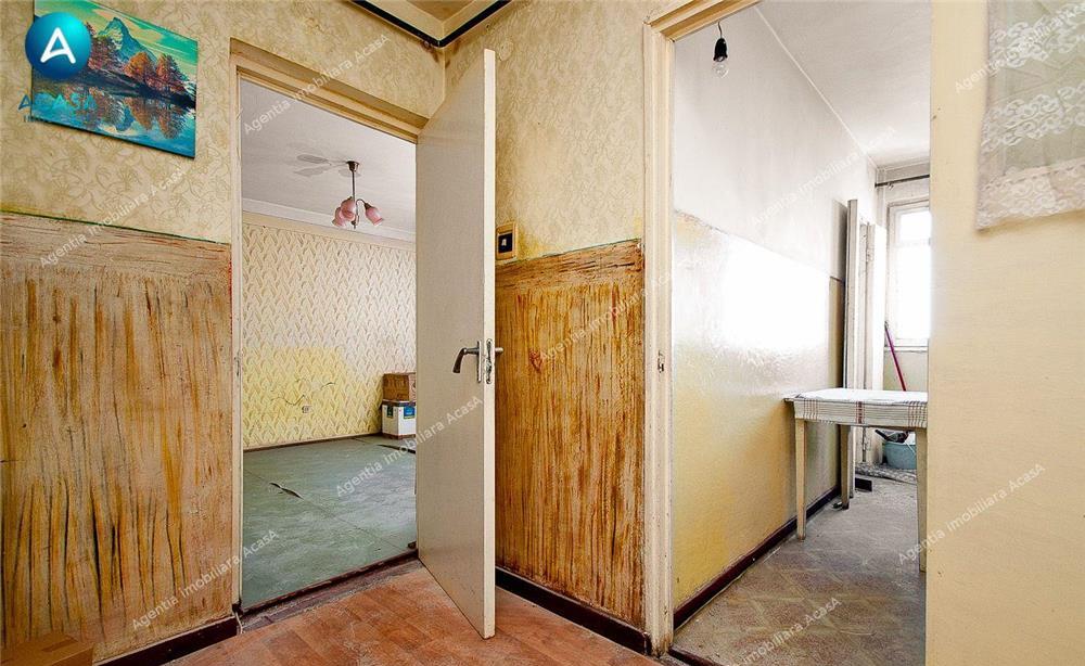 Apartament 3 camere decomandate zona Piata Centrala suprafata 65mp
