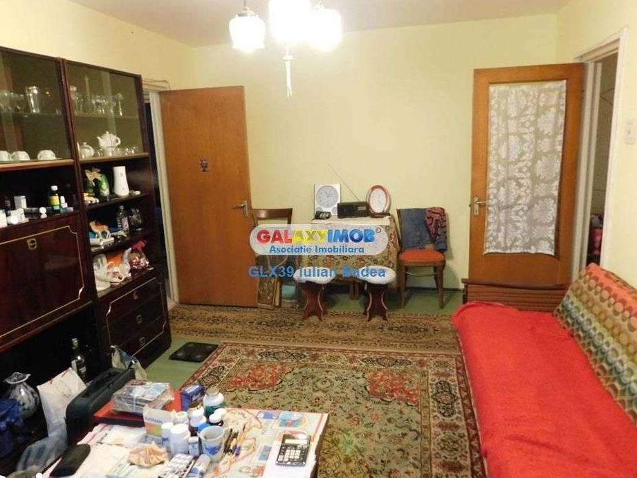 Apartament 3 camere etaj 1\/4 - Metrou 1 Decembrie