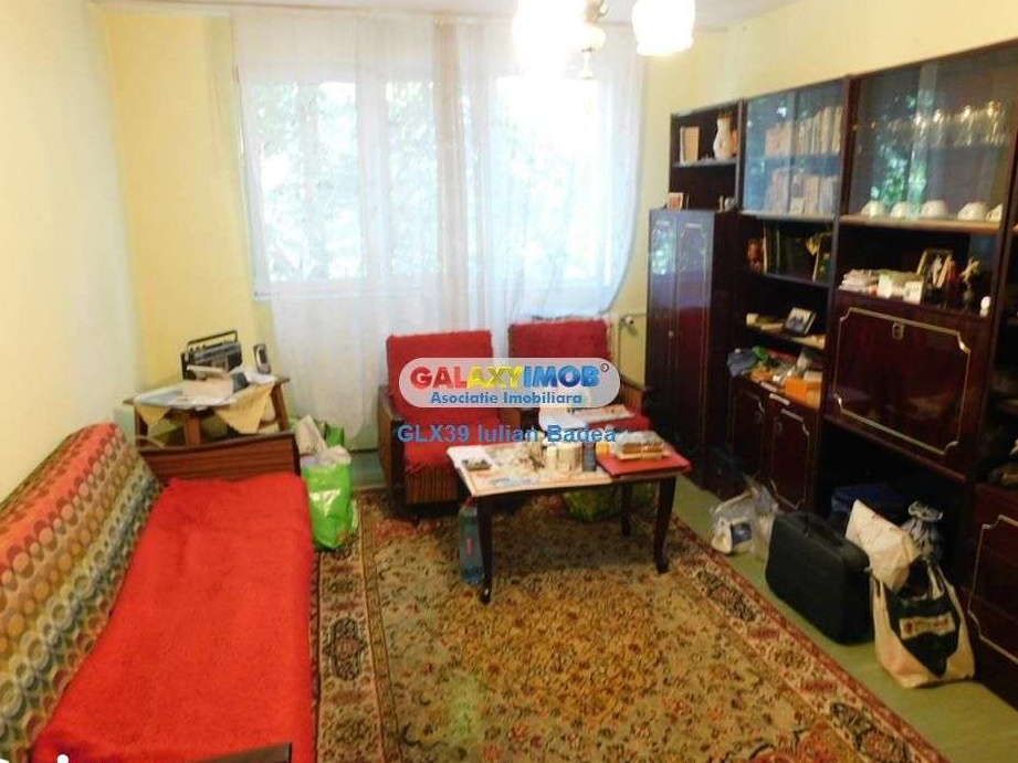 Apartament 3 camere etaj 1\/4 - Metrou 1 Decembrie