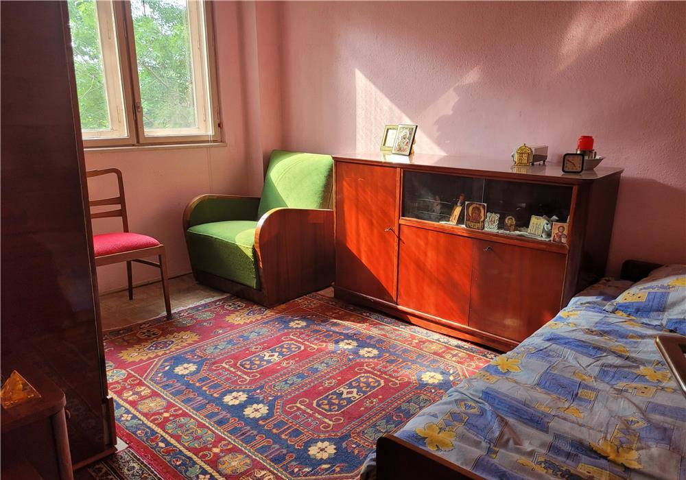 Apartament 3 camere etaj 2/10 - direct proprietar