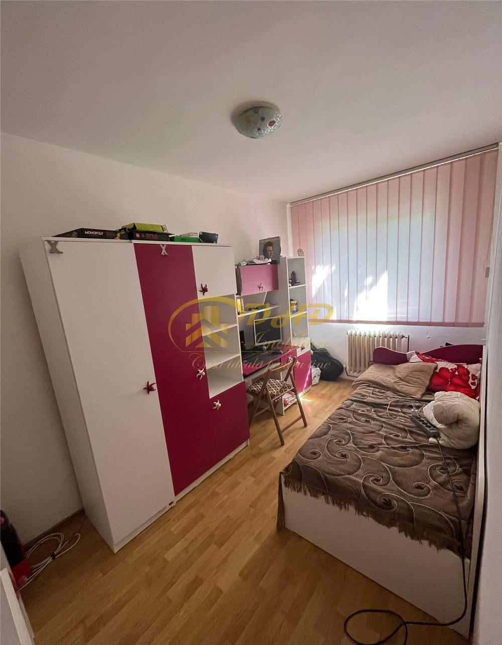 Apartament 3 Camere - Etaj intermediar - Tatarasi