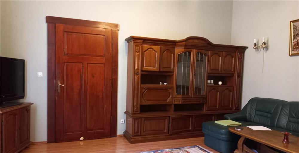 Apartament 3 camere, etj 1 in cladire istorica, zona Piata Romanilor