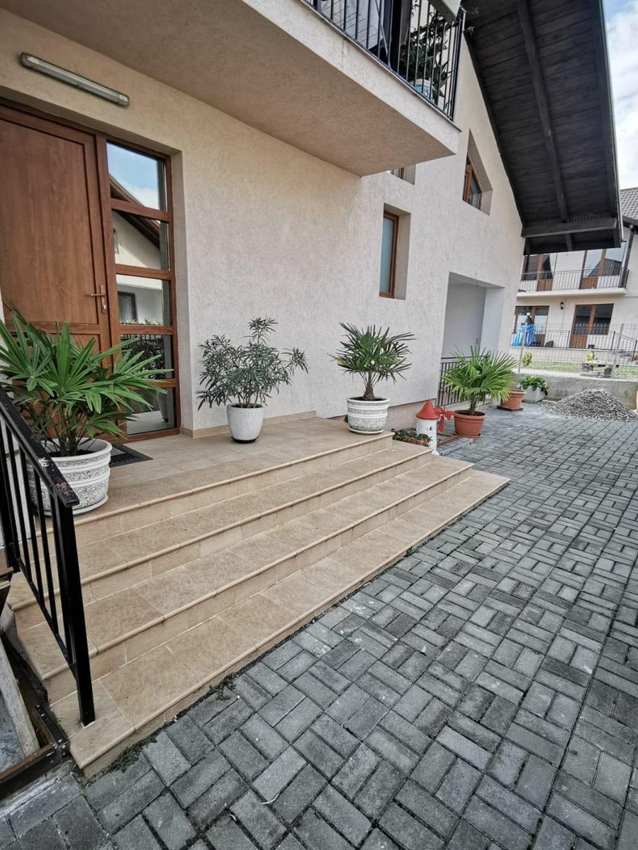 Apartament 3 camere, în duplex