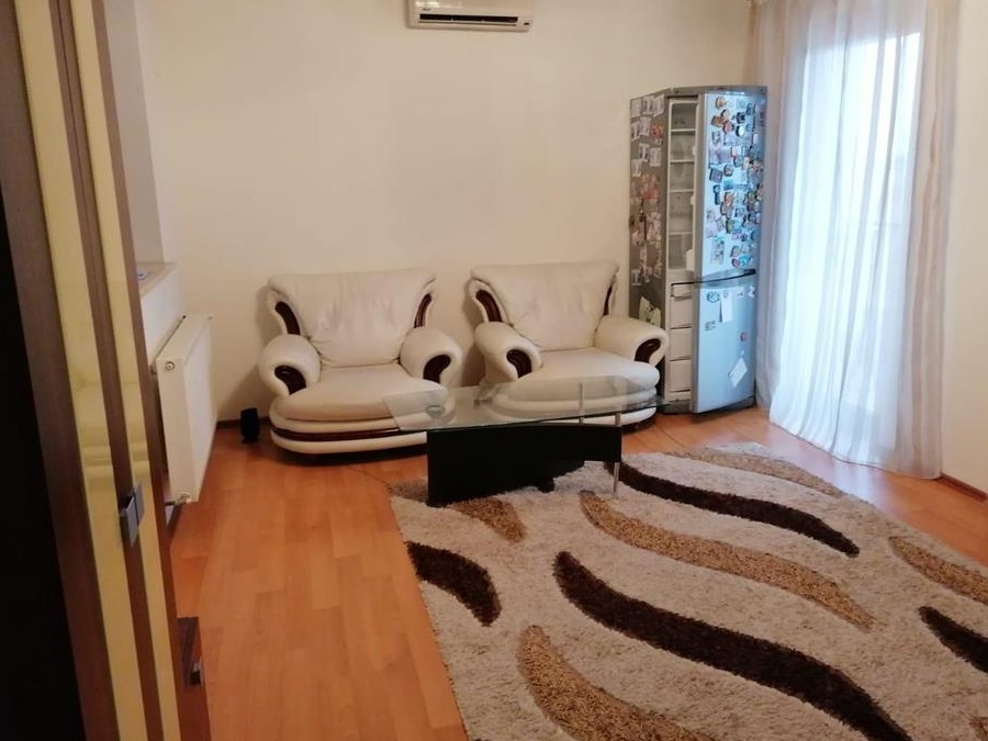 Apartament 3 camere - loc de parcare - centrala - clima - pozitie foarte buna