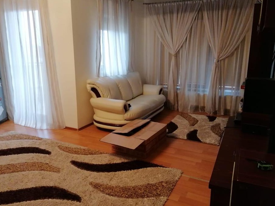 Apartament 3 camere - loc de parcare - centrala - clima - pozitie foarte buna