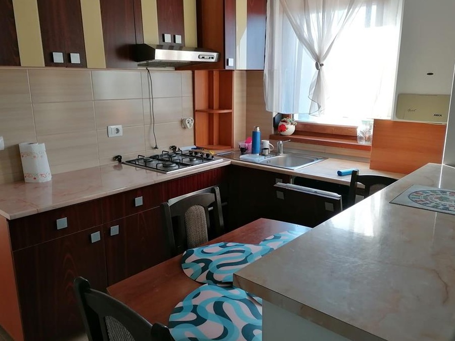Apartament 3 camere - loc de parcare - centrala - clima - pozitie foarte buna