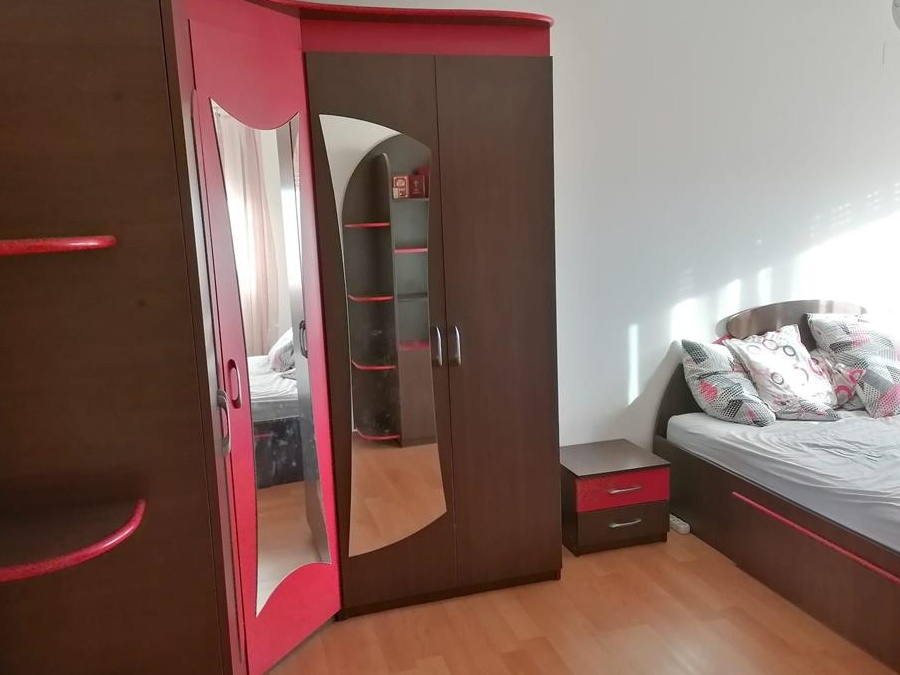 Apartament 3 camere - loc de parcare - centrala - clima - pozitie foarte buna