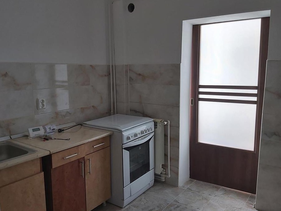 Apartament 3 camere Piata Centrala
