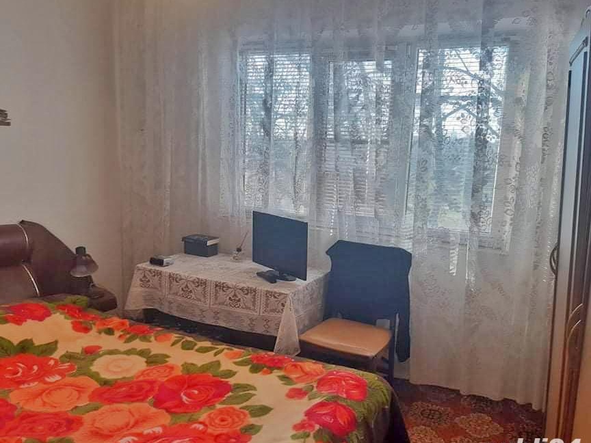 Apartament 3 camere, semidecomandat, Poarta 6, loc parcare