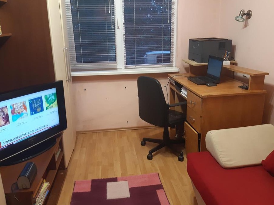 Apartament 3 camere, semidecomandat, Poarta 6, loc parcare