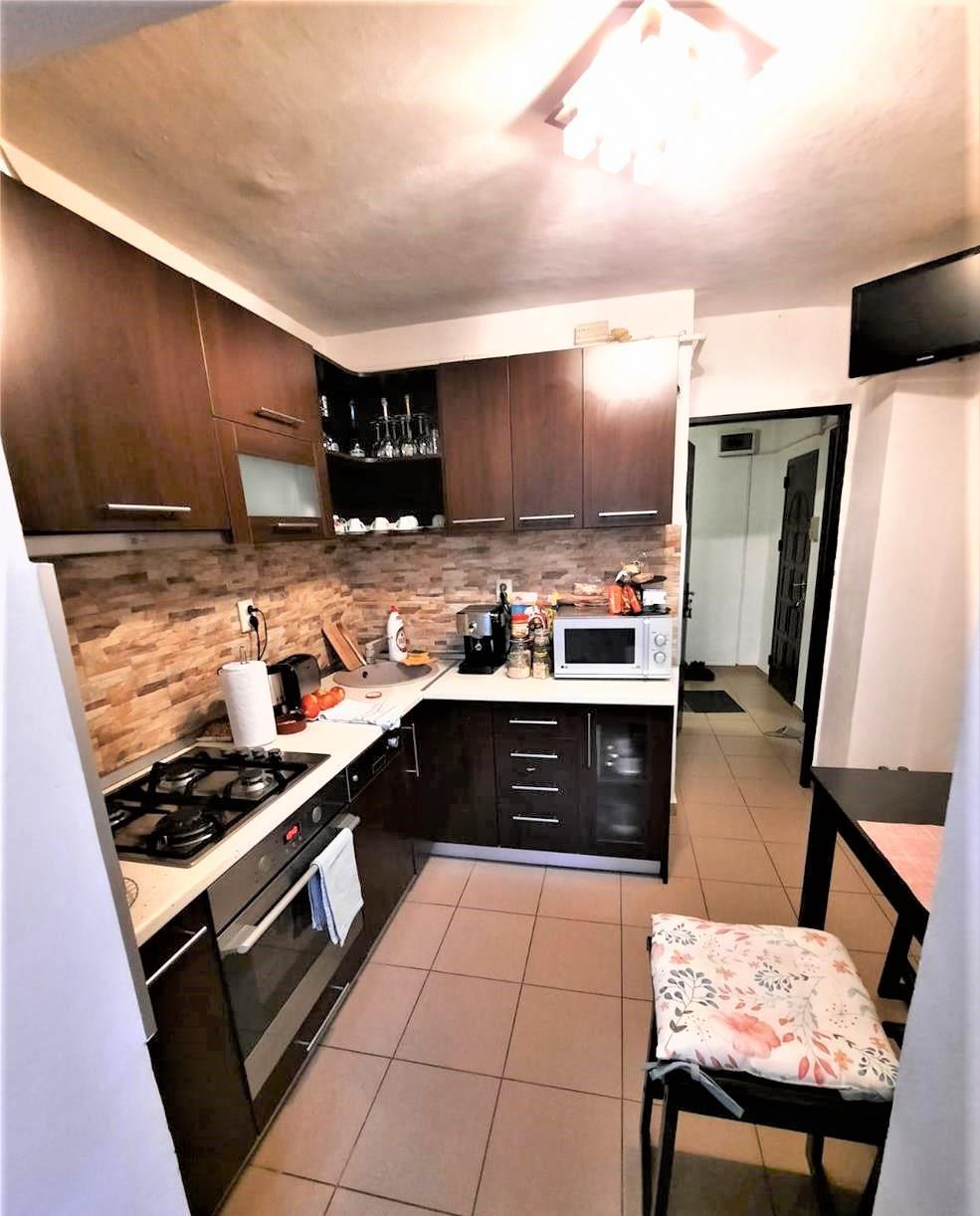 Apartament 3 camere si 2 bai, etajul 2, Lipovei