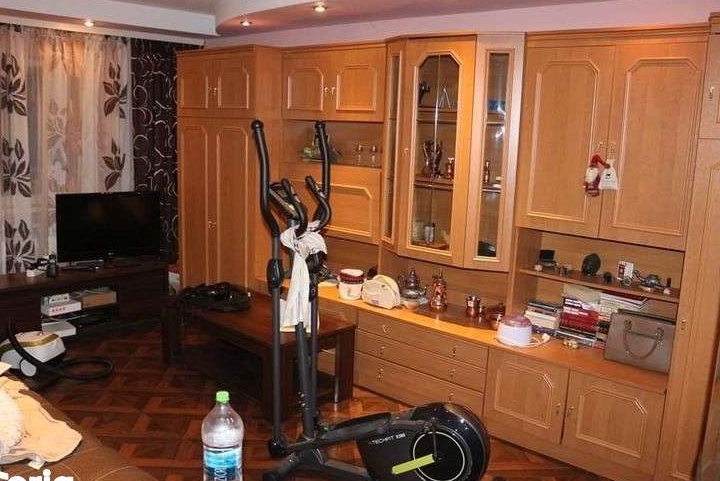 Apartament 3 camere, str.9 Mai, et 2