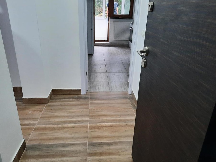 Apartament 3 Camere stradal complet renovat electricitate instalatie sanitara noua