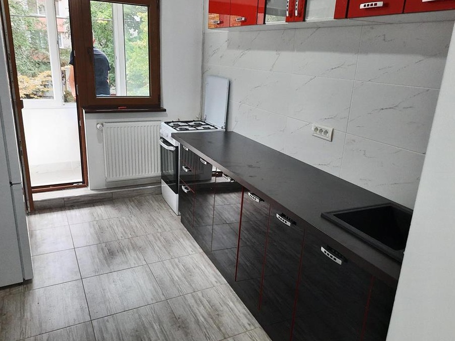 Apartament 3 Camere stradal complet renovat electricitate instalatie sanitara noua