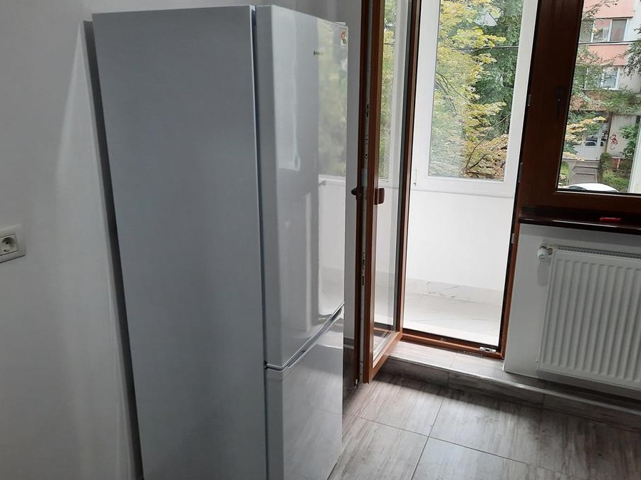 Apartament 3 Camere stradal complet renovat electricitate instalatie sanitara noua