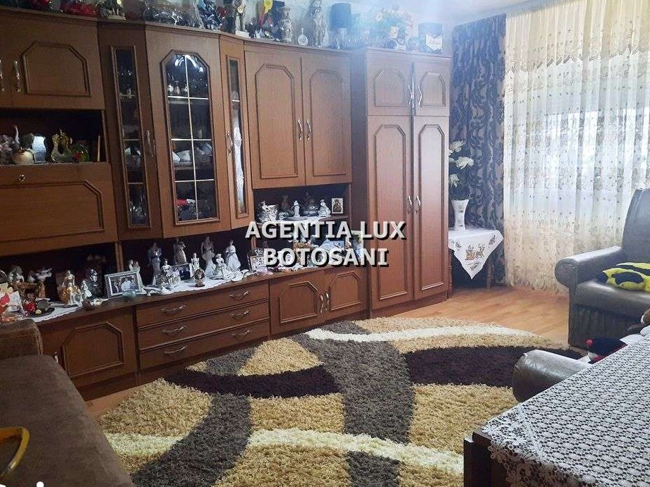 Apartament 3 camere, zona Scolii 11