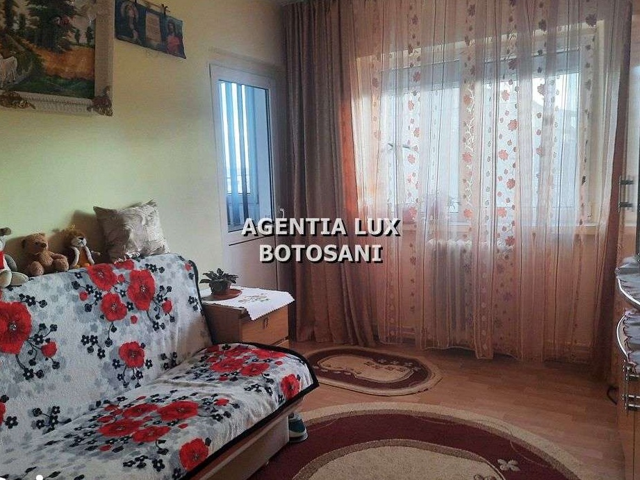 Apartament 3 camere, zona Scolii 11