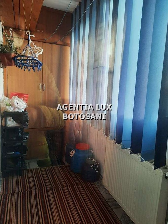 Apartament 3 camere, zona Scolii 11