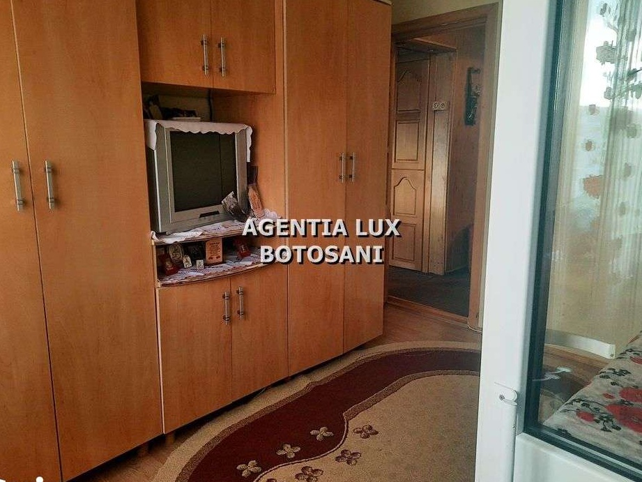 Apartament 3 camere, zona Scolii 11
